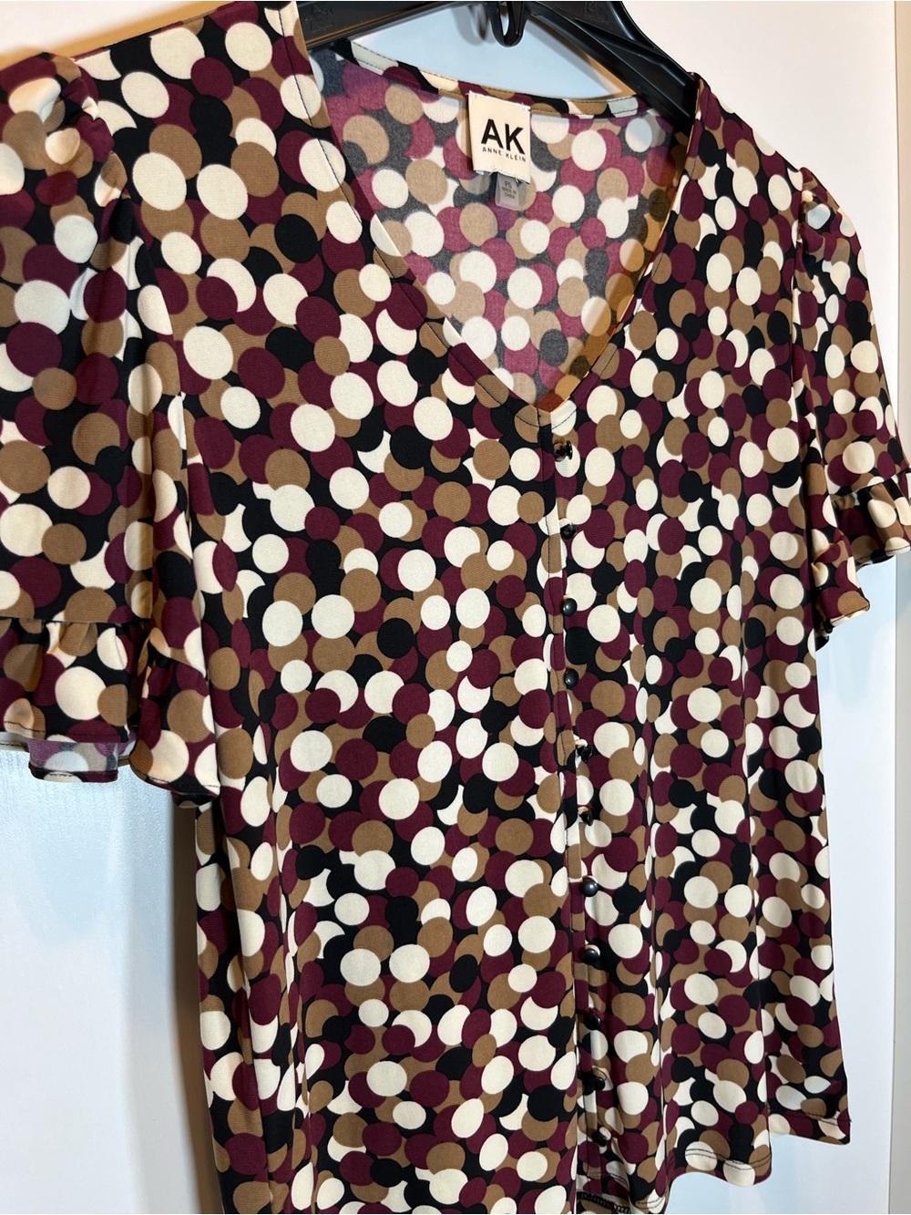 Anne Klein Polka Dot Print V-Neck Short Sleeve Top in Burgundy and Cream